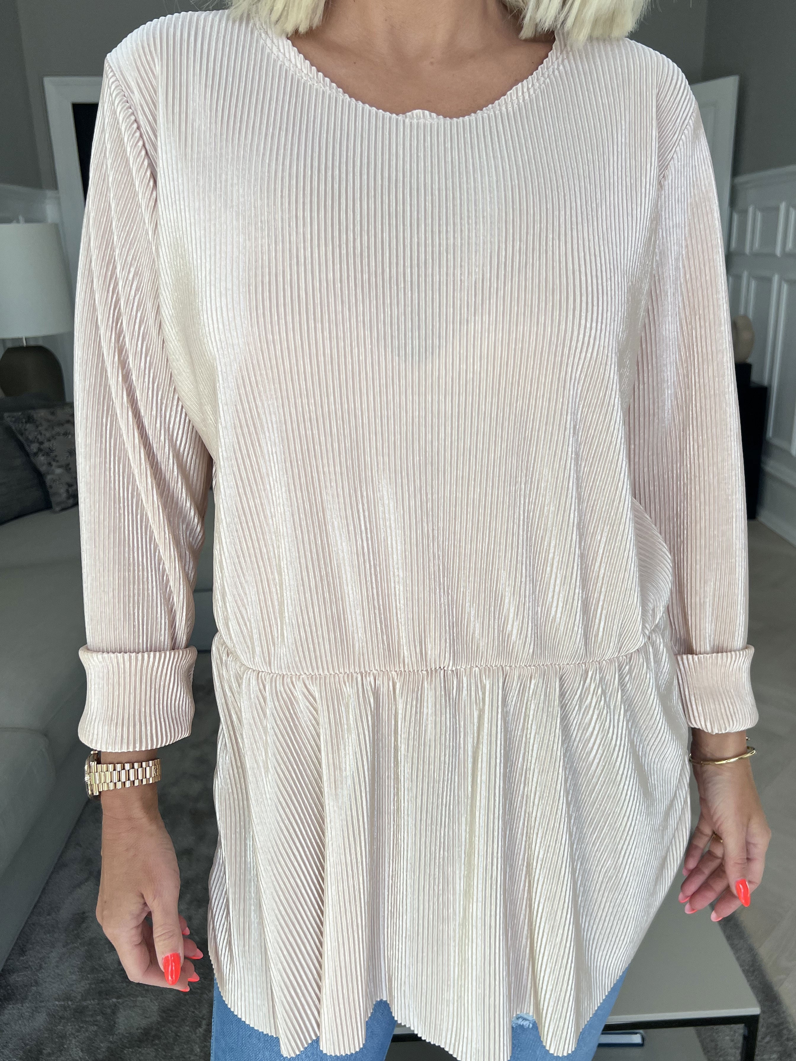 Delfina - Rillet langærmet bluse med lille skød